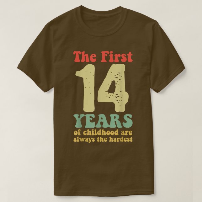 niedlich sind die ersten 14 Jahre der Kindheit imm T-Shirt (Design vorne)