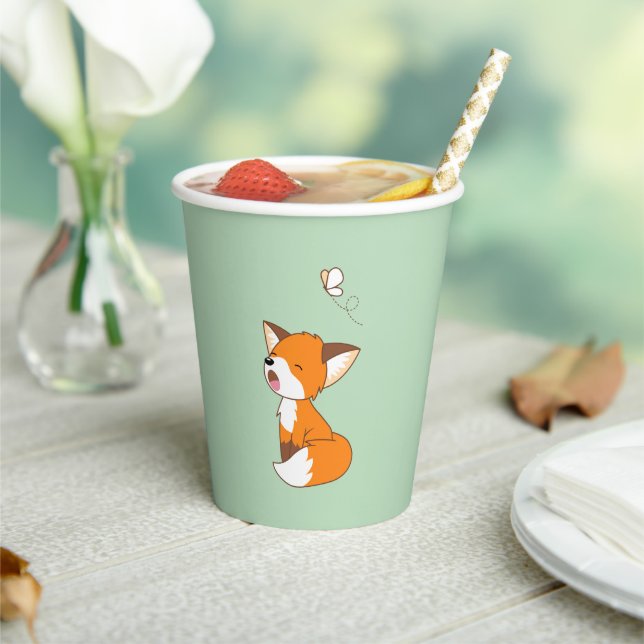 Niedlich Sleepy Little Fox auf Green Pappbecher (In Situ)
