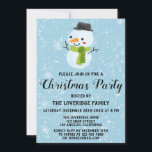 Niedlich Snowman Weihnachts-Party Weiße Schneefloc Einladung<br><div class="desc">Feiern Sie die Urlaubssaison mit diesem niedlichen, festlichen Schneemann mit grünem Schal und schwarzem Hut Weihnachten Party Einladung. Die Details des Party sind in einer skurrilen, fett schwarzen Schriftzeichen-Typografie mit einem hellblauen Hintergrund mit fallenden weißen Schneeflocken geschrieben. Diese Einladung eignet sich perfekt für ein Party im Urlaub, Weihnachten und Winter!...</div>