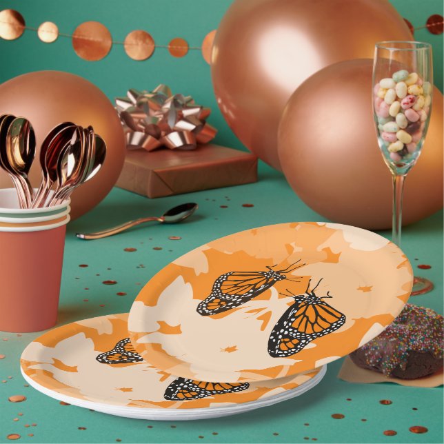 Niedlich spielend Orange Monarch Butterfliegen Pappteller (Multi)