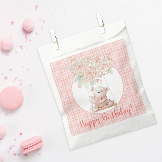 Niedlich Teddy Bear Geburtstag Geschenktütchen (An adorable teddy bear and pink flowers makes a perfect favor bag for a little girl's birthday)