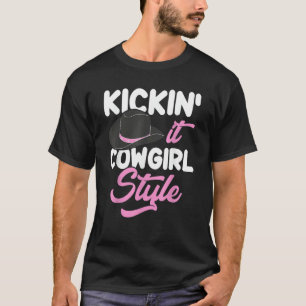 Niedlich und frech, Cowgirl Style Kickin 'It Fraue T-Shirt
