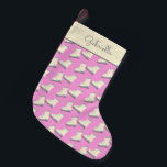 Niedlich Winter Ice Skate Muster Rosa Personalisie Kleiner Weihnachtsstrumpf<br><div class="desc">Personalisierter Name Niedlich Winter Ice Skate Muster in Playful Pink Weihnachten Strumpf</div>