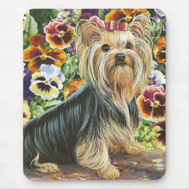 Niedlich Yorkshire Terrier in den Stiefmütterchen  Mousepad (Vorne)