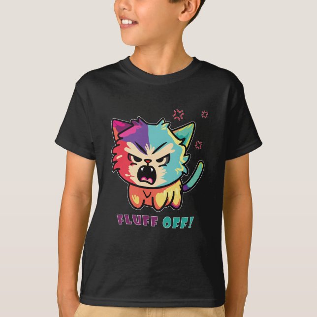Niedlich zornige Katze, die Fluff abschaut. T-Shirt (Vorderseite)