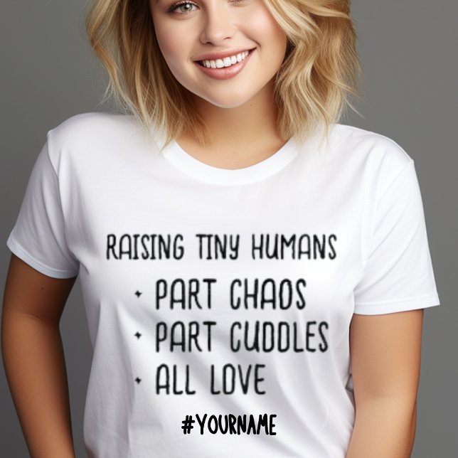 Niedliche Anhebung winziger Menschen für alle Lieb T-Shirt (Add mum's name and order now! Why wait?)