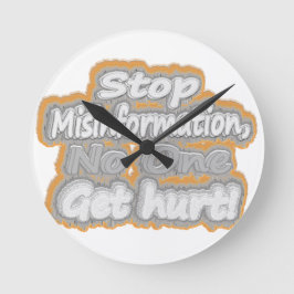 Niedliche Artwork über "Stopp Misinformation". Kau Runde Wanduhr