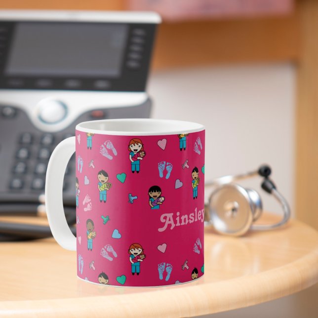 Niedliche Ärzte und Krankenschwestern bei Neugebor Kaffeetasse (Von Creator hochgeladen)