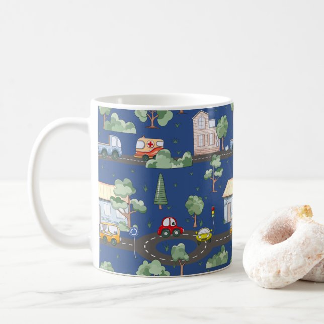 Niedliche Autos im Stadtmuster für kleine Jungen b Kaffeetasse (Mit Donut)
