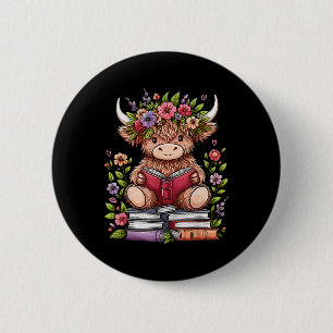 Niedliche Baby Highland Kuh mit Lesebuchmaschine Button