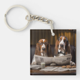 Niedliche Basset-Hunde beim Lesen der Nachrichten Schlüsselanhänger