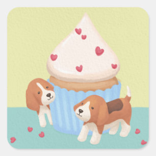 Niedliche Beagles und Cupcake-Illustration Quadratischer Aufkleber