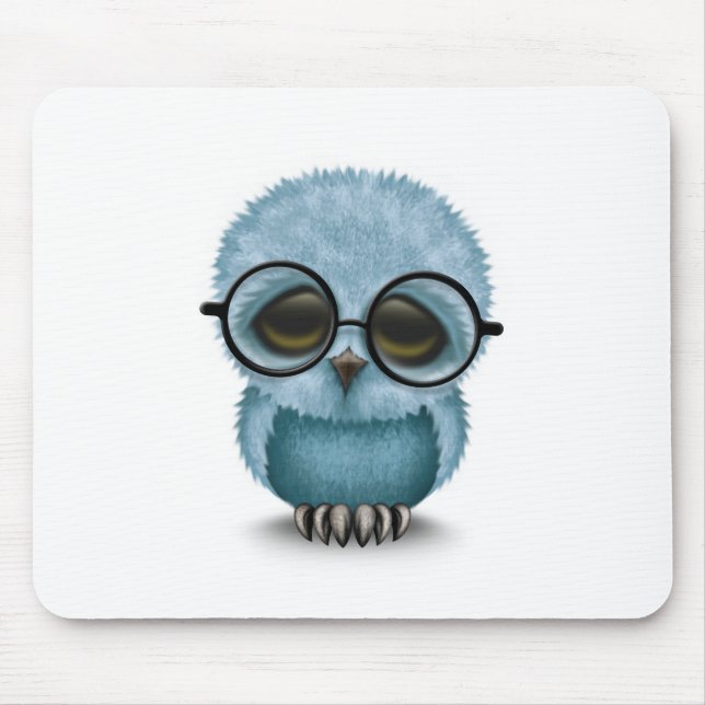 Niedliche blaues Baby-Eulen-tragende Gläser auf Mousepad (Vorne)