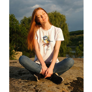 Niedliche Blaumeise auf einem Ast, individuell T-Shirt