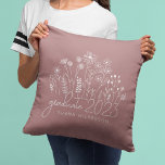 Niedliche blühende Wildblume Modernes Retro Kissen<br><div class="desc">Das Niedliche Abschluss Blooming Wildblume Modernes Retro Kissen ist die perfekte Ergänzung zu Ihrer Wohngestaltung! Dieses trendige und stilvolle Kissen besticht durch ein wunderschönes Design der sommerlichen Wildblume, mit skurrilen illustrierten Blumen und zarten botanischen Blüten, die in alle Richtungen blühen. Der moderne Retrostil verleiht dem Design eine Touch Nostalgie, die...</div>