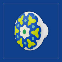 Niedliche Blume über blaue und grüne geometrische 