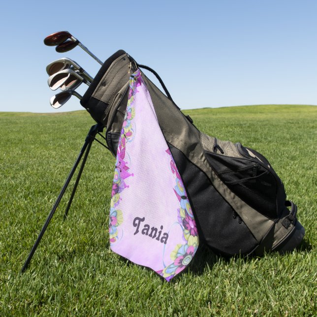 Niedliche Blume und Schmetterlinge auf lila Golfhandtuch (Gras)