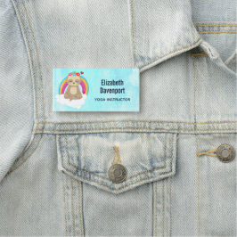 Niedliche braune Fahne, meditierend auf einer Wolk Namensschild