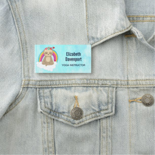 Niedliche braune Fahne, meditierend auf einer Wolk Namensschild