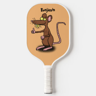 Niedliche braune Ratte hält Cartoon hoch Pickleball Schläger