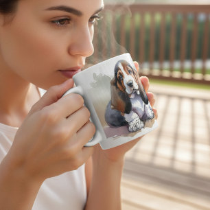 Niedliche Braunen auf weißem Grundwasser Kaffeetasse