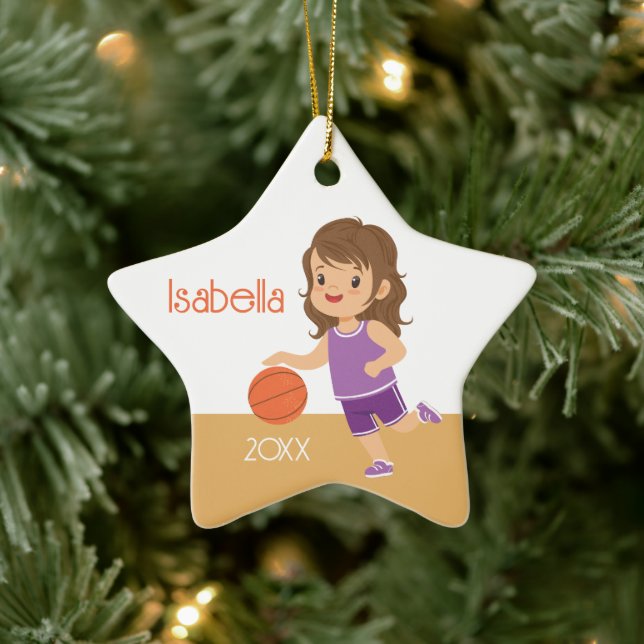 Niedliche Brünette Girl Basketball Keramik Ornament (Baum)