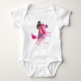 Niedliche Brünette Hair Riding on a Unicorn Baby Strampler