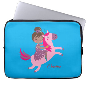 Niedliche Brünette Hair Riding on a Unicorn Laptopschutzhülle