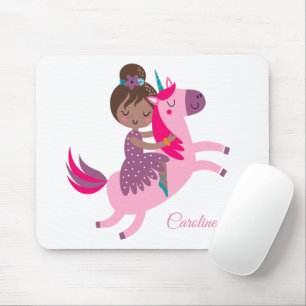 Niedliche Brünette Hair Riding on a Unicorn Mousepad