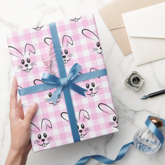 Niedliche Bunnies auf rosa Gingham Geschenkpapier (Schenken)