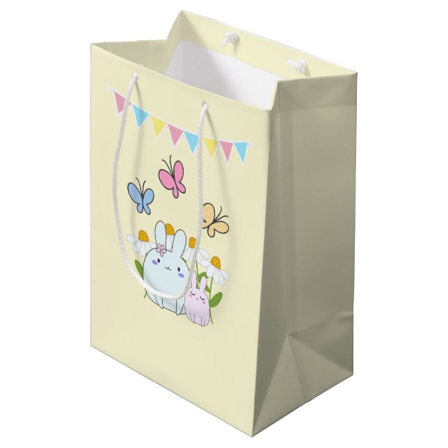 Niedliche Bunnies mit Frühlingsmessen und Schmette Mittlere Geschenktüte (Vorderseite Schrägansicht)