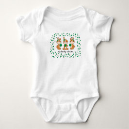 Niedliche Bunnies mit Kleeblättern St.Patrick's Da Baby Strampler