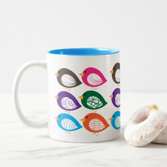 Niedliche, bunte Raubvögel Zweifarbige Tasse (Mit Donut)