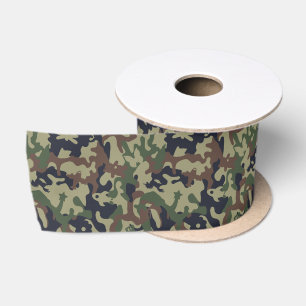 Niedliche Camouflage - Waldfläche grün Satinband