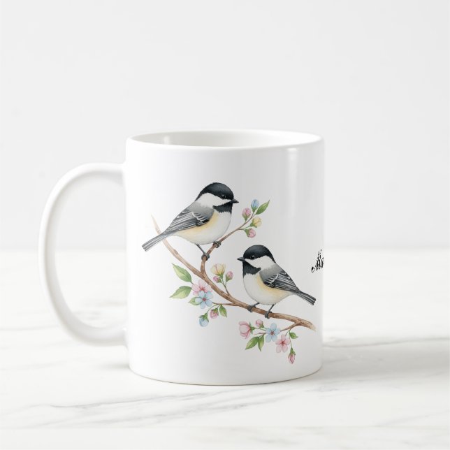 Niedliche Chickaden auf dem Individuelle Name der  Kaffeetasse (Links)