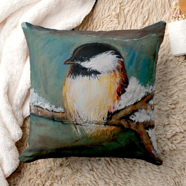 Niedliche Chickadewinterschwarz gekappt Kissen (Cute Chickadee Bird throw pillow from Jenn's Emporium. )