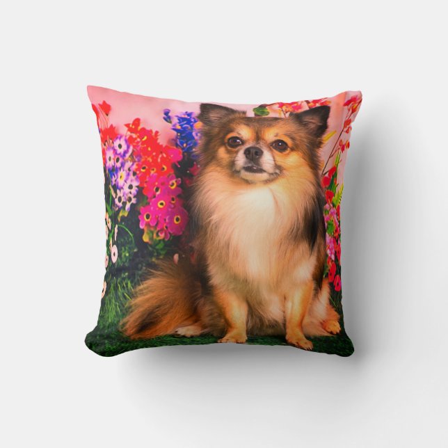 Niedliche Chihuahua Amid Spring Blumen Kissen (Vorderseite)