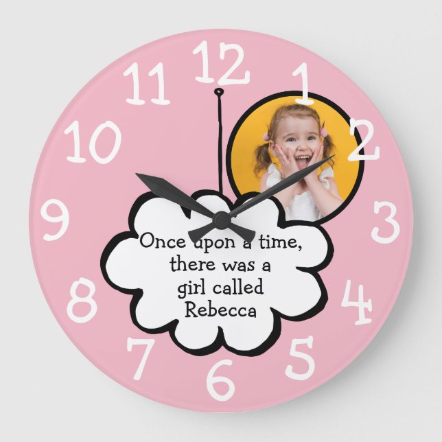 Niedliche Cloud auf einem String-Personalisierten  Große Wanduhr (Vorderseite)