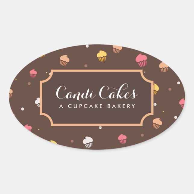 Niedliche Cupcakes Bäckerei Muster Brown Ovaler Aufkleber (Vorderseite)