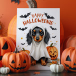 Niedliche Dackel Halloween Karte<br><div class="desc">Die niedliche Dackel "Happy Halloweenie"-Karte bietet eine niedliche Geist-Dackel mit niedlichen Kürbissen. Personalisieren Sie den Text mit Ihrem benutzerdefinierten Text auf der Innenseite der Karte.</div>