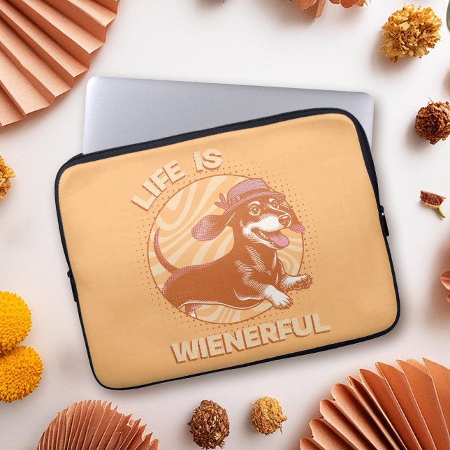 Niedliche Dackel "Life is Wienerful" Retro Colors Laptopschutzhülle (This fun and quirky design features an adorable dachshund, complete with a cute fedora hat!)