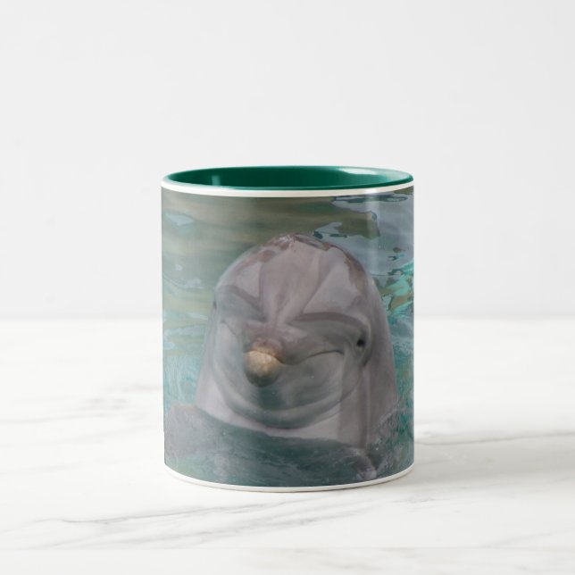 Niedliche Delphin-Tasse Zweifarbige Tasse (Mittel)