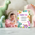 Niedliche Dinosaurier Girl Birthday Foto Dankeschö Dankeskarte<br><div class="desc">"Danke" im Dino-Stil mit einem personalisierten Dinosaurier Girl Geburtstag Foto Dankeschön. Diese Karte mit einem niedlichen Dinosaurier-Thema ist ein echter Genuss für die Gäste,  sich an das Party zu erinnern.</div>