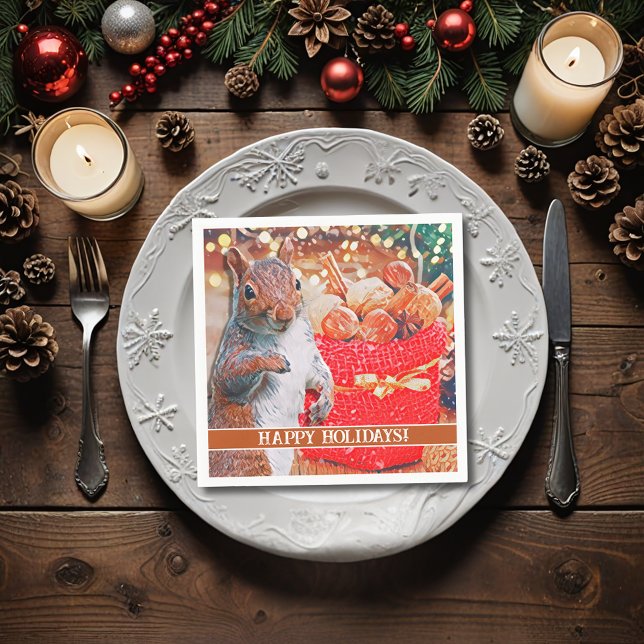 Niedliche Eichhörnchen-Weihnachtskerne Serviette (A cute squirrel in front of the Christmas tree makes a sweet custom cocktail napkin for your party.)