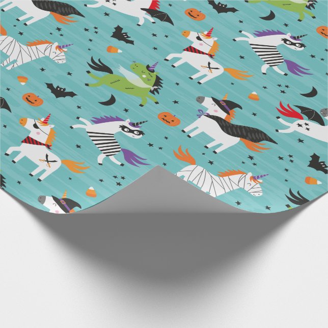 Niedliche Einhörner in Halloween-Kostümen Geschenkpapier (Ecke)