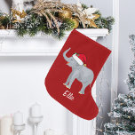 Niedliche Elephant-Weihnachtsmannmütze Personalisi Großer Weihnachtsstrumpf<br><div class="desc">Dieser wunderschöne Weihnachtselefant-Strumpf besticht durch einen herrlich lächelnden Elefanten,  der eine rote Weihnachtsmannmütze mit einem erhabenen Kofferraum trägt. Dieser hübsche personalisierte Strumpf ist mit einem schönen grünen Hintergrund dekoriert. Personalisieren Sie mit Ihrem eigenen Text am Ende für ein klassisches Geschenk.</div>