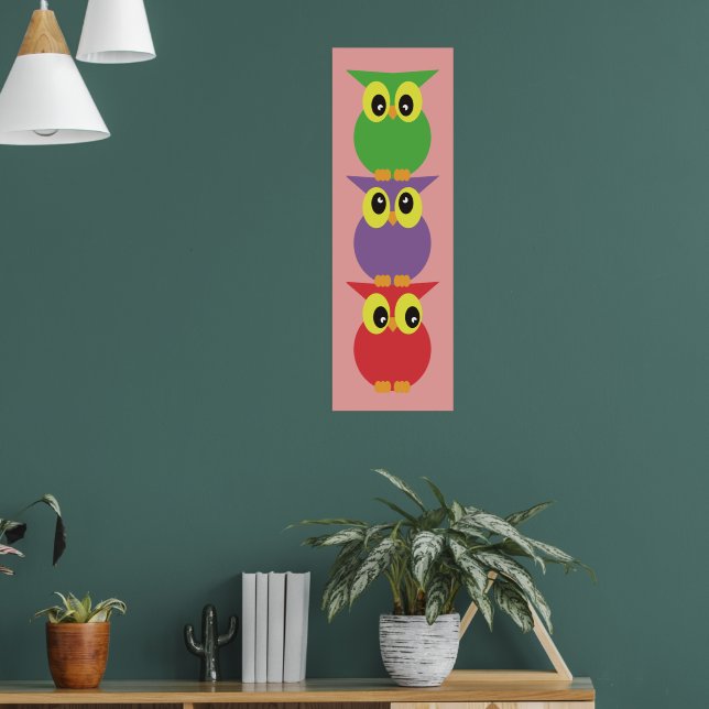 Niedliche Eule Totem 3 Rotes Lila Grün Poster (Wohnzimmer 1)