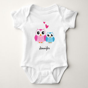 Niedliche Eulen aus Cartoon mit personalisiertem N Baby Strampler
