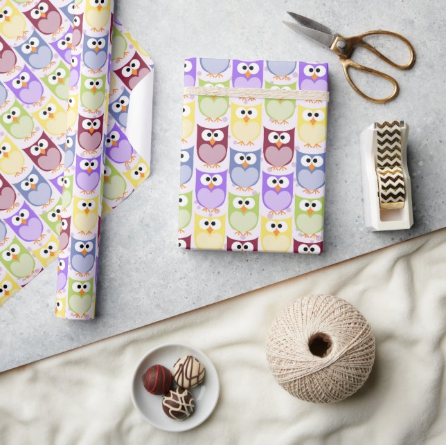 Niedliche Eulen, Eukalyptusmuster, Babyschale, far Geschenkpapier (Kunsthandwerk)