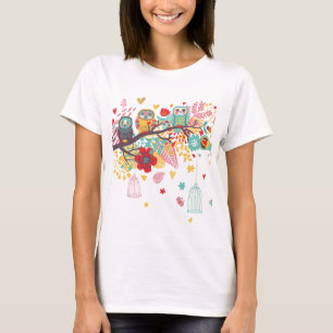 Niedliche Eulen und bunter Blumenbildhintergrund T-Shirt
